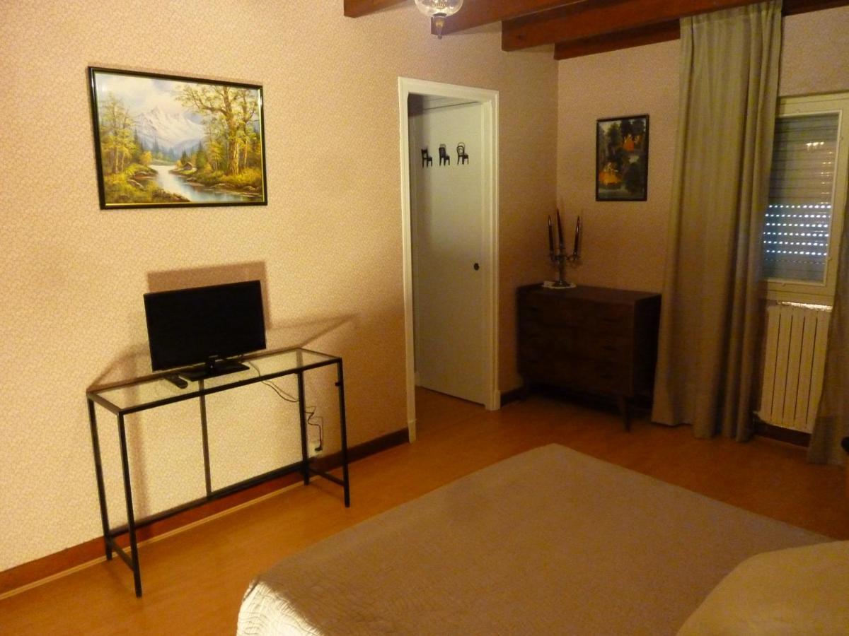 Les Millepertuis Villa ลูซ-แซ็ง-โซเวอร์ ภายนอก รูปภาพ